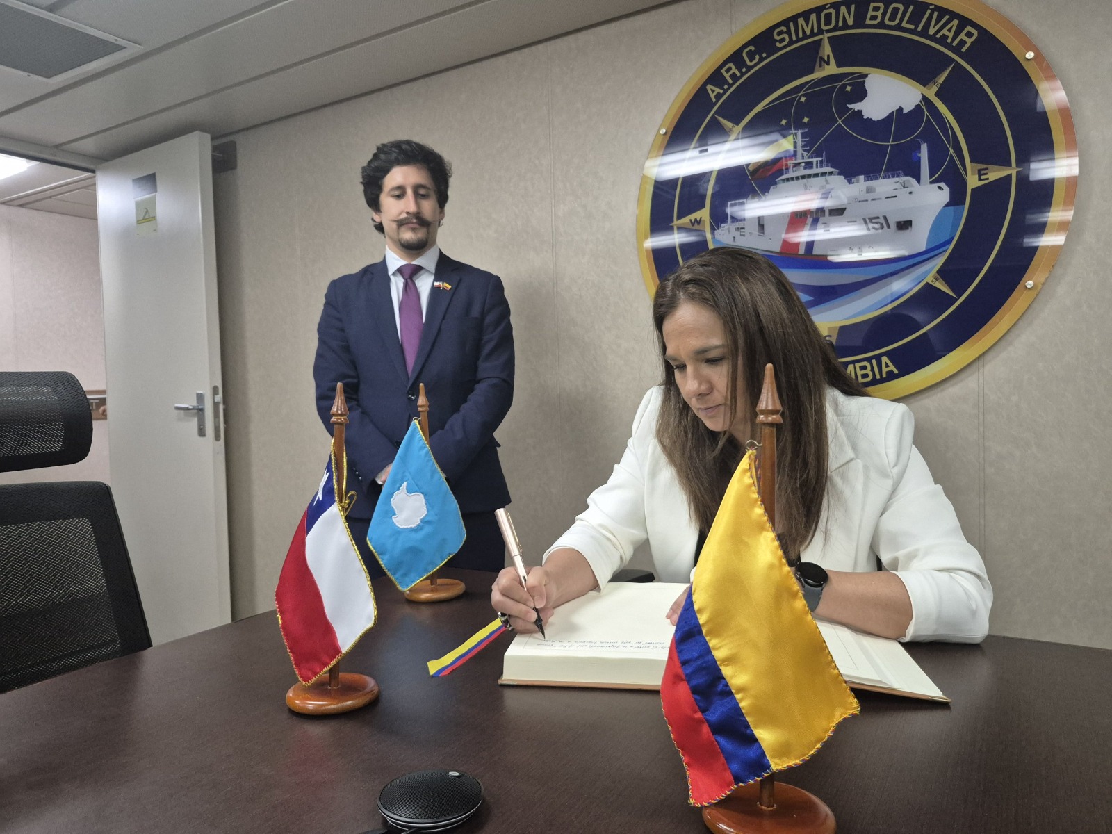 Buque ARC “Simón Bolívar” fortalece proyección científica de Colombia desde puertos chilenos hacia la Antártica