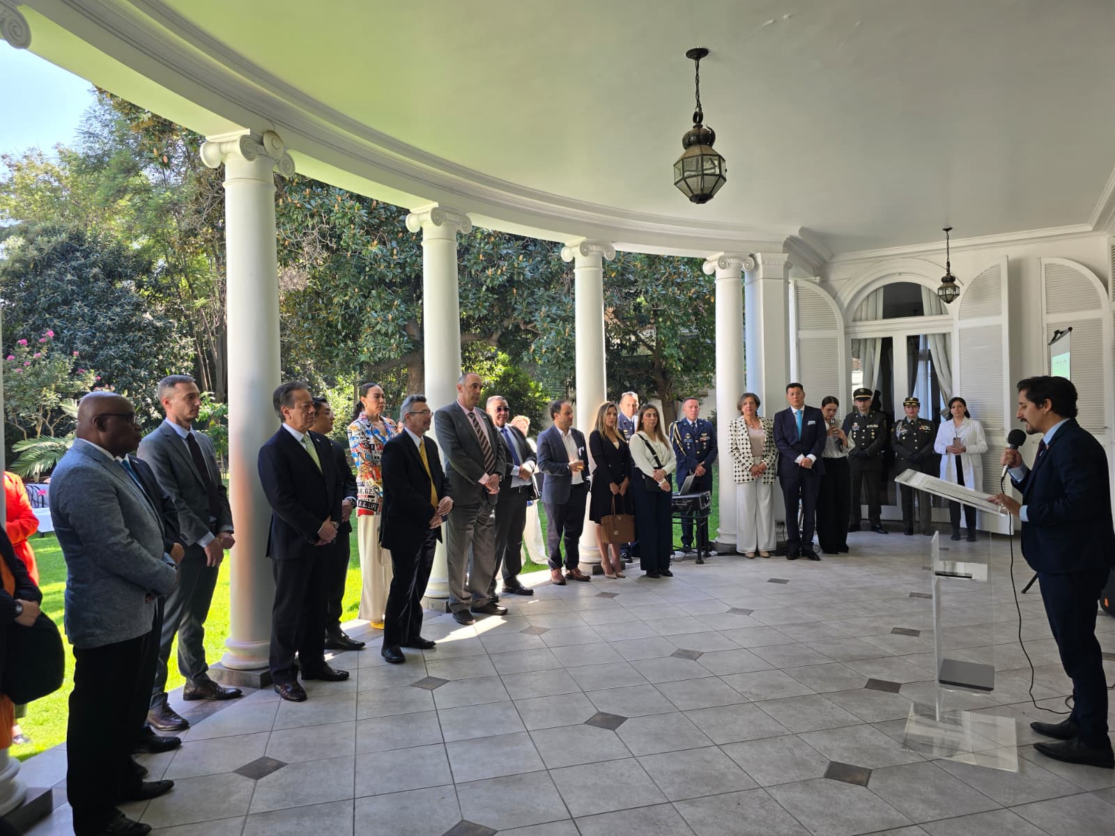 Entrega de piezas precolombinas embajada de Colombia en Chile