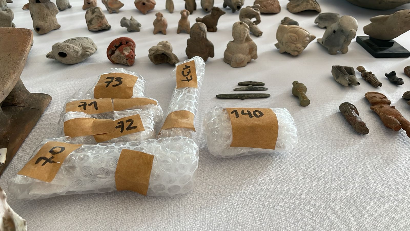 Entrega de piezas precolombinas embajada de Colombia en Chile