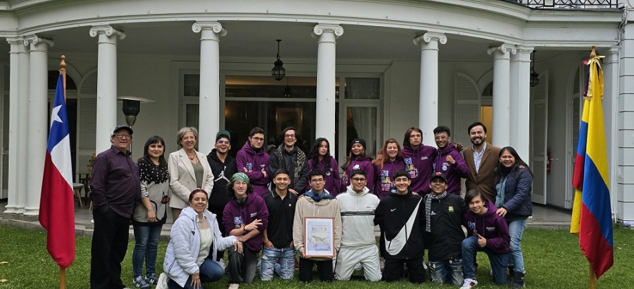 Embajada de Colombia en Chile recibe a jóvenes artistas de Santander y Cundinamarca en el marco del Festival FESTTIN