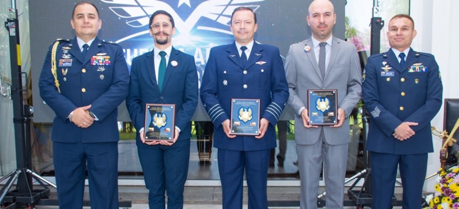 Conmemoración 105 años de la Fuerza Aeroespacial Colombiana en Chile