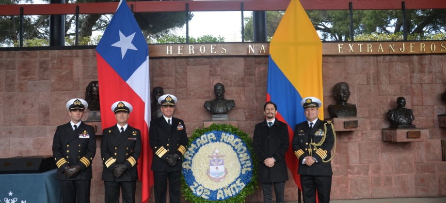 Conmemoración del 202° aniversario de la Armada Nacional de Colombia en la Escuela Naval “Arturo Prat” de Valparaíso