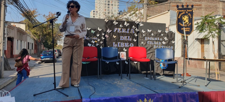 Embajada de Colombia participó en la Feria del Libro de la Escuela Ciudad de Santiago de Chile promoviendo el “País de la Belleza”